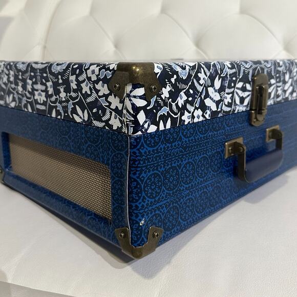 Crosley Radio Kaleidoscope Print Blue & White Record Player - Picture 9 of 12